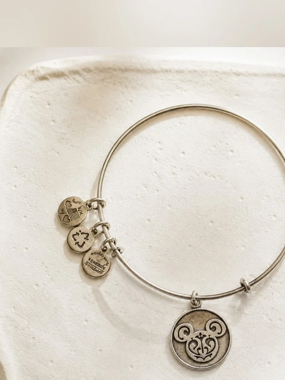 ALEX AND ANI DISNEY MICKY MOUSE CHARM. GUC